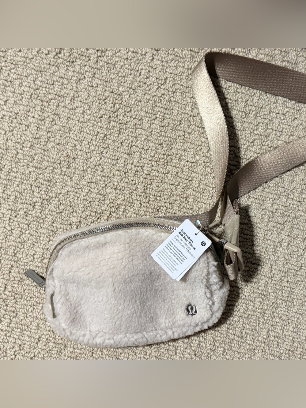 NWT lululemon everywhere belt bag fleece white
